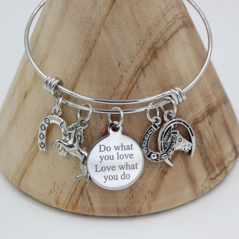 bracelet jonc breloques cheval