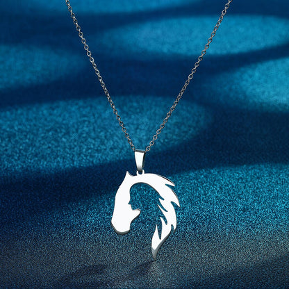 Collier de la cavalière et son cheval