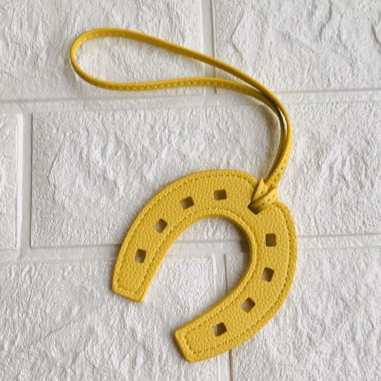 Porte clé fer à cheval en cuir