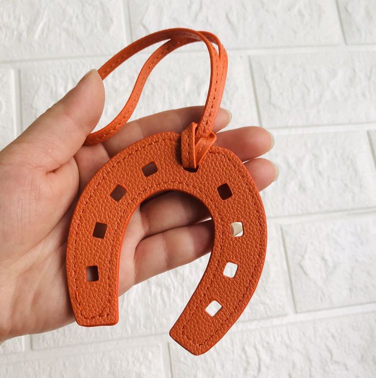 Porte clé fer à cheval en cuir