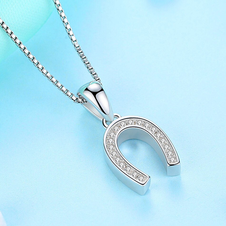 Collier fer à cheval à l'envers